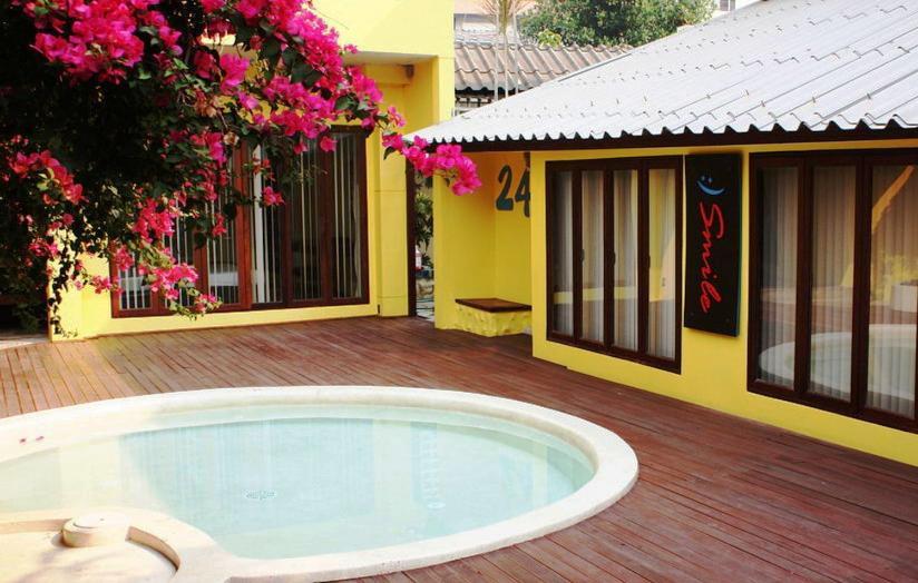 Smile House Guesthouse Чиангмай Экстерьер фото