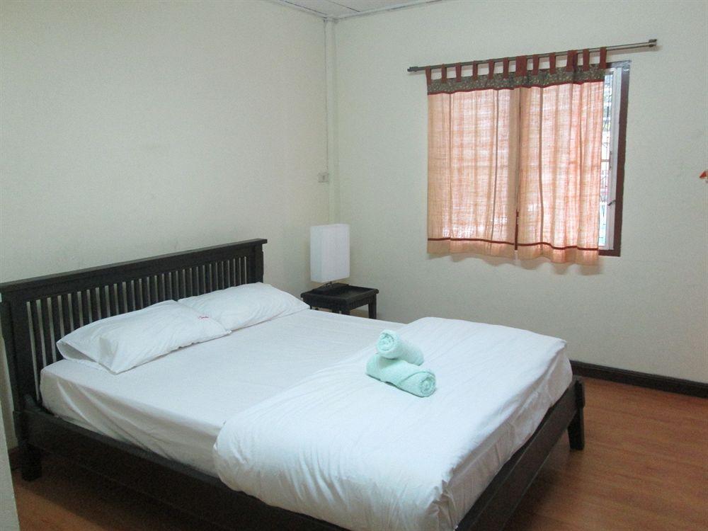 Smile House Guesthouse Чиангмай Экстерьер фото