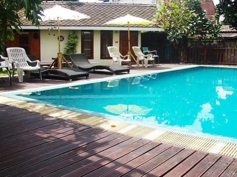Smile House Guesthouse Чиангмай Экстерьер фото